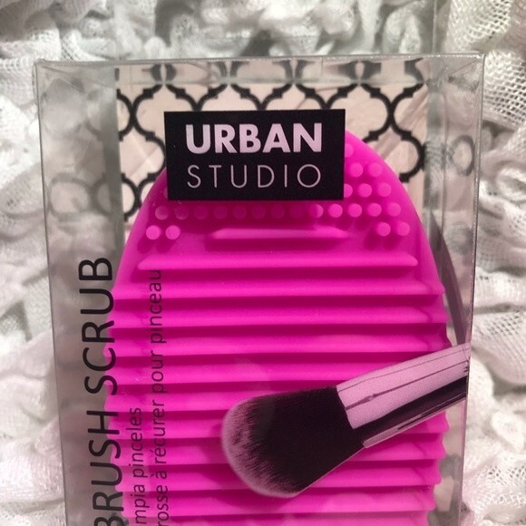 Urban studio pink makeup Brush Scrub - Picture 2 of 6